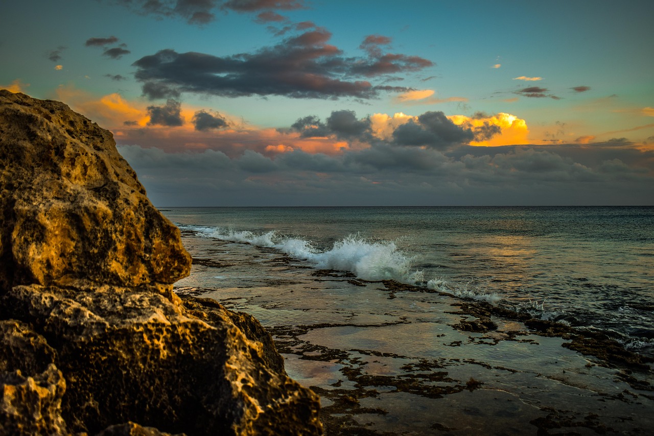 三亚必去的五大景点,阳光、沙滩与自然之美的完美邂逅 三亚必去的五大景点,阳光、沙滩与自然之美的完美邂逅