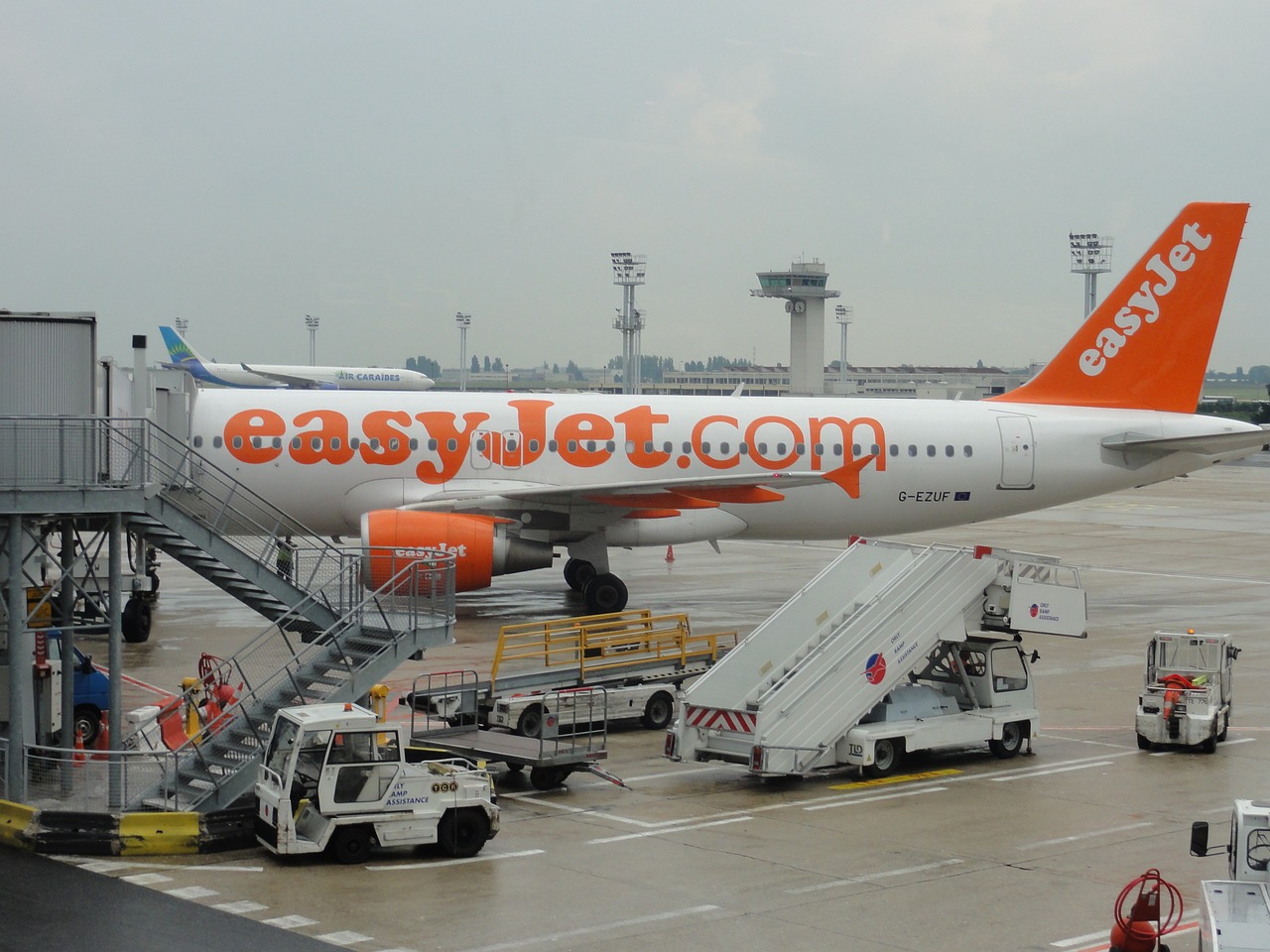 南航首架C919飞机成功首航，探索未来航空新篇章
