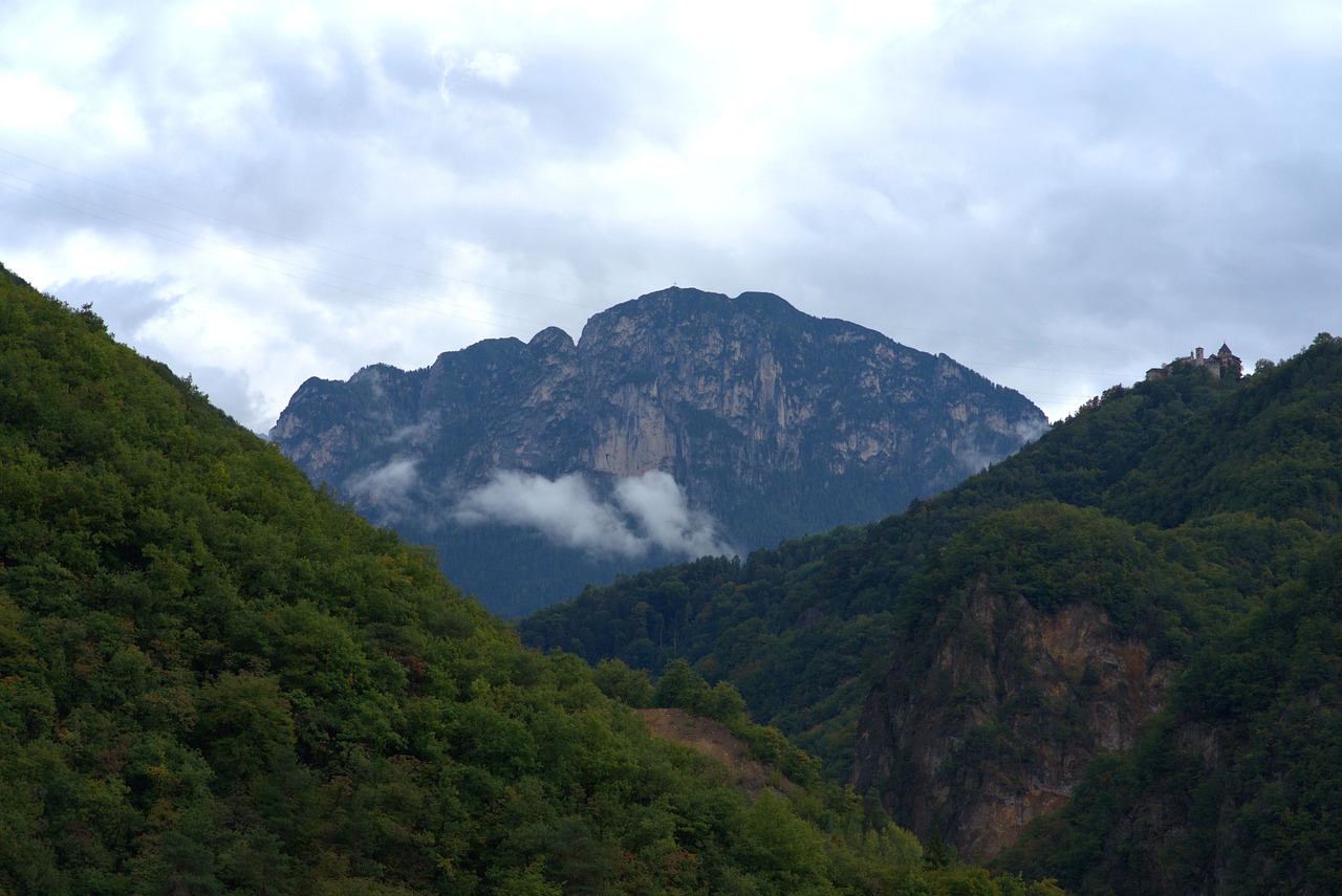 彩云之南的瑰宝，云南主要旅游景点深度探秘