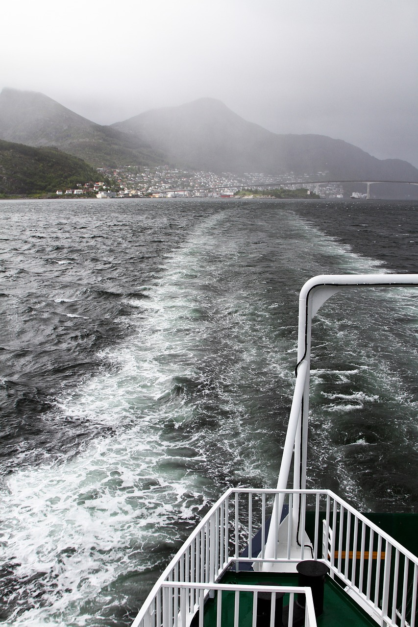 激流勇进，庞泉沟峡谷漂流的冒险之旅
