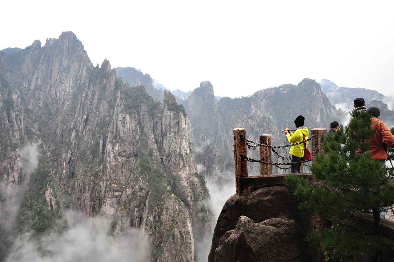 探秘自然奇迹，黄山的奇松、怪石与云海