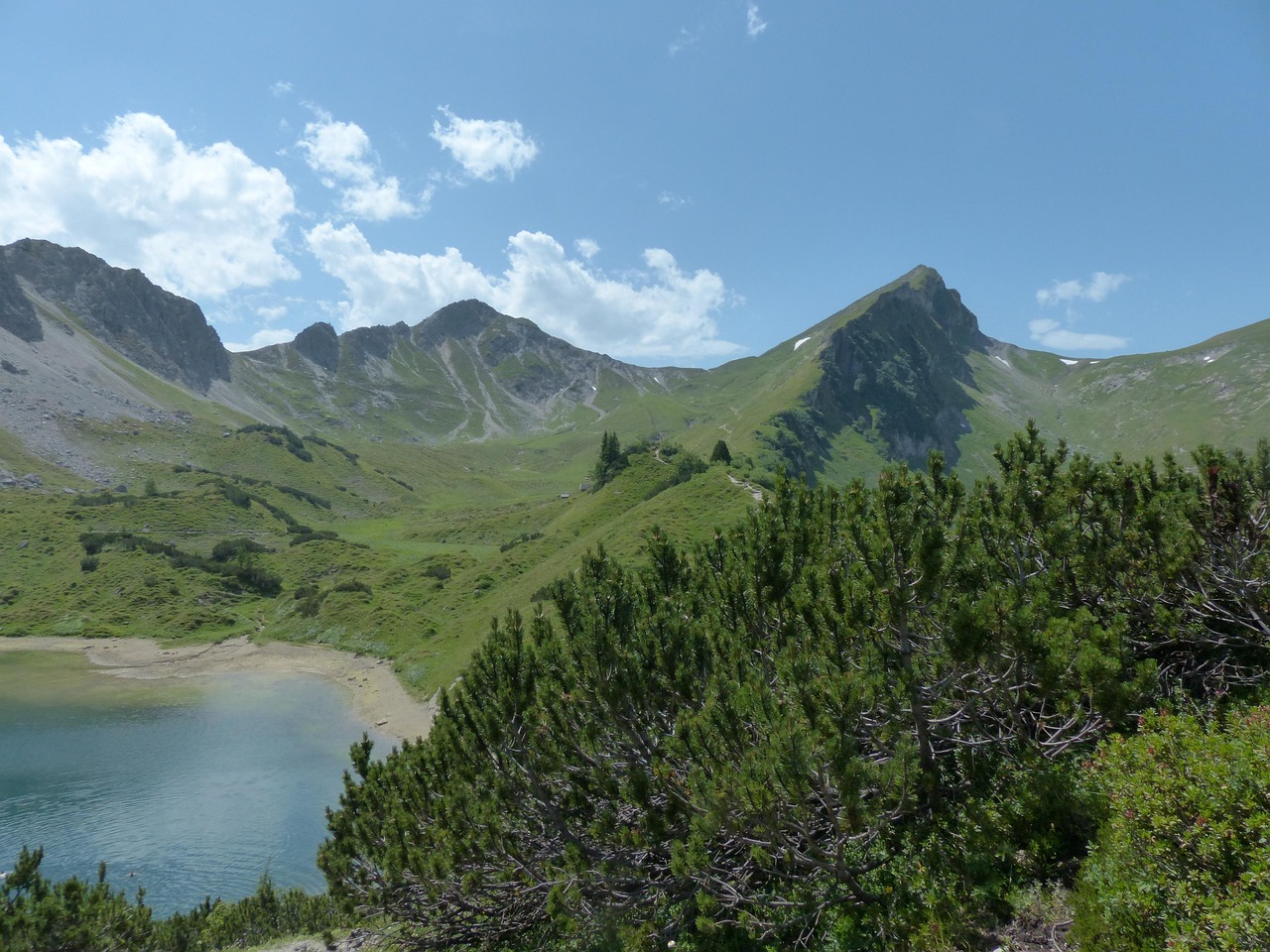 探索峨眉山，徒步登山所需时间及旅行指南
