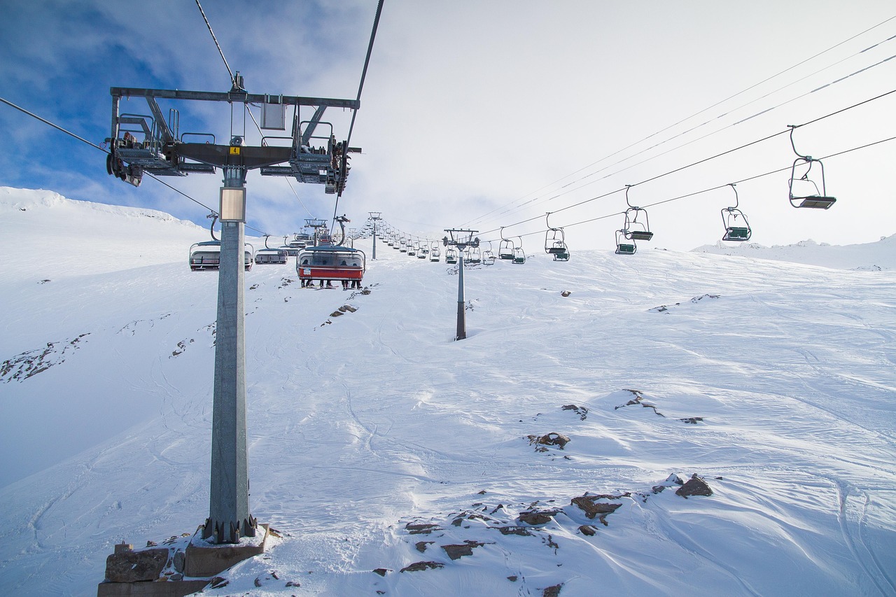 探索冰雪世界，北京南山滑雪场官网带你畅游雪域奇境