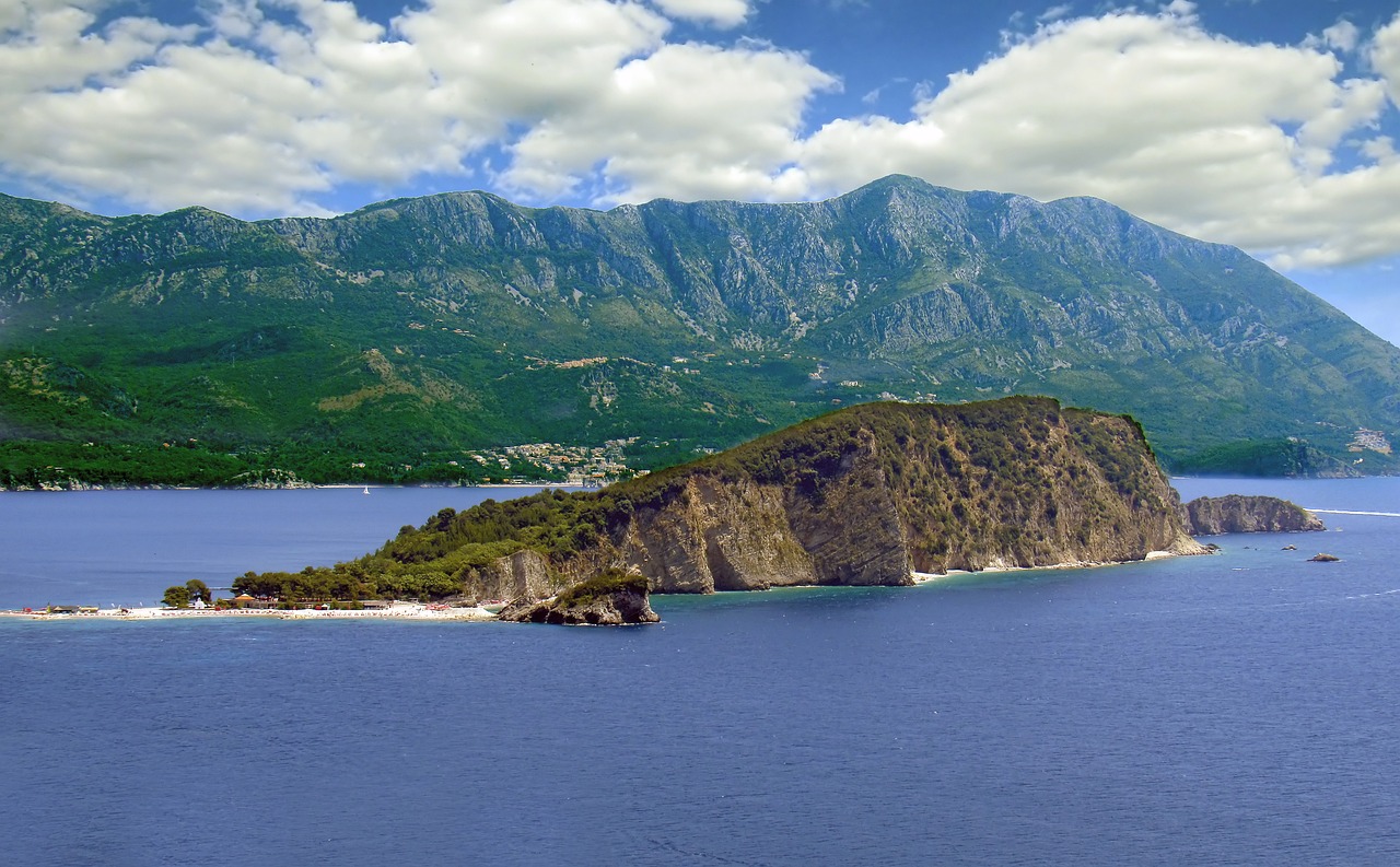 七八月份旅游最佳地点，夏日炎炎，哪里才是你的避暑胜地？