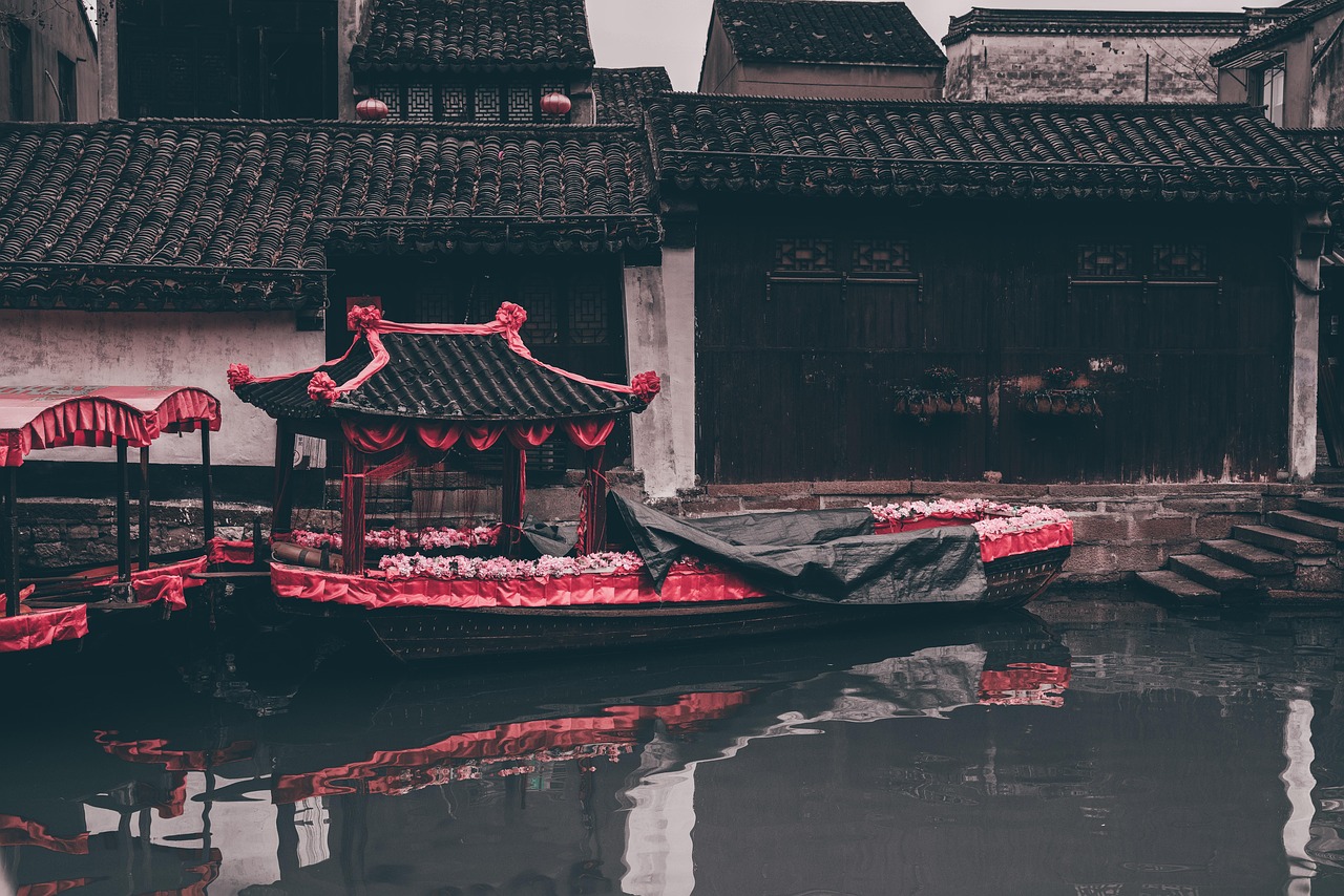 江南水乡的双璧，西塘古镇与乌镇的深度对比