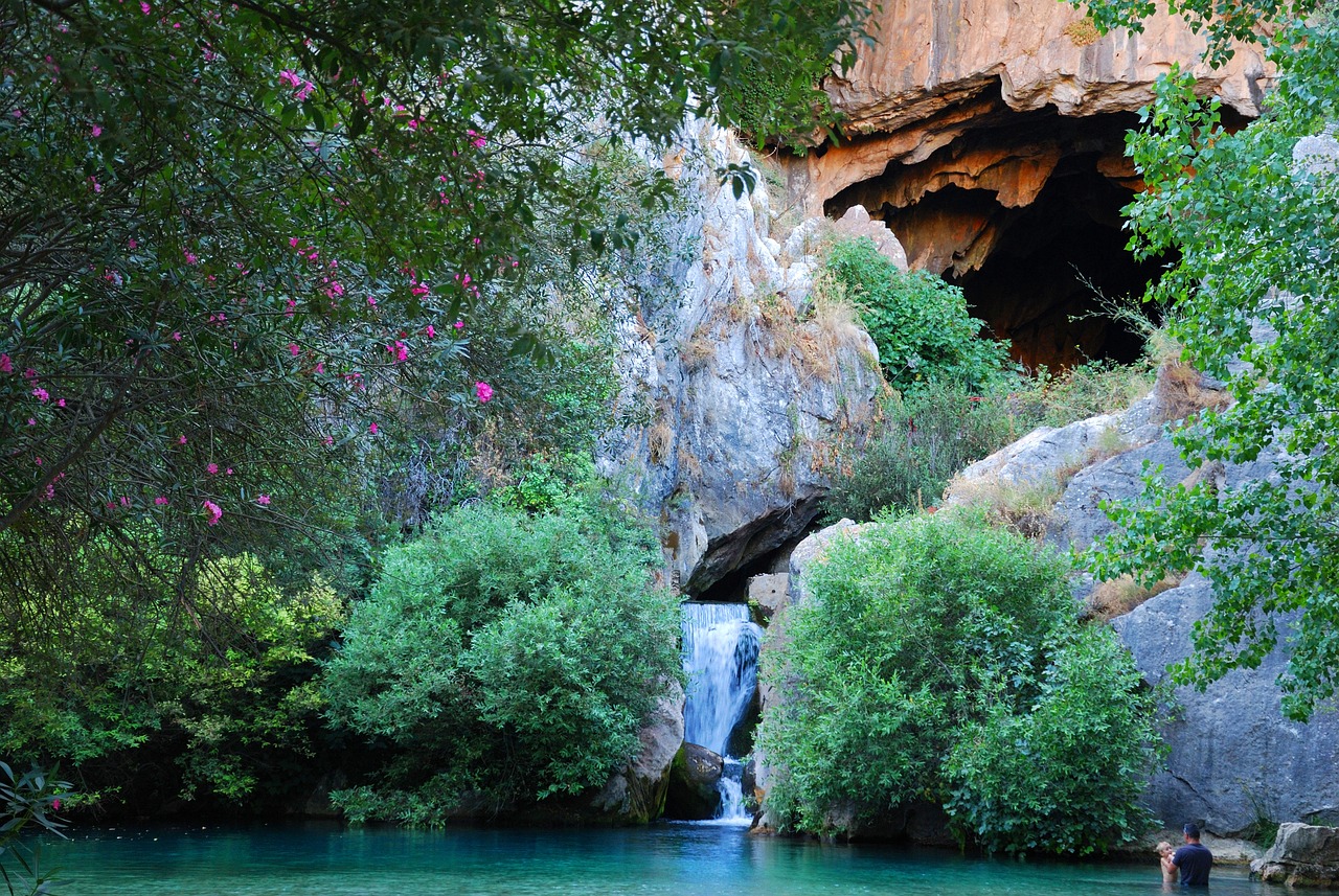 九寨沟，探秘自然奇景，体验纯玩旅游团的极致之旅