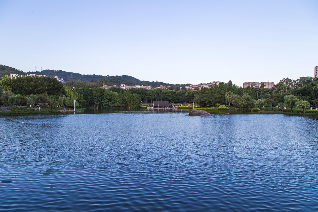 台湾风光旅游攻略：都市与自然无缝切换，体验温泉、海岸、山岳与湖泊的四季魅力