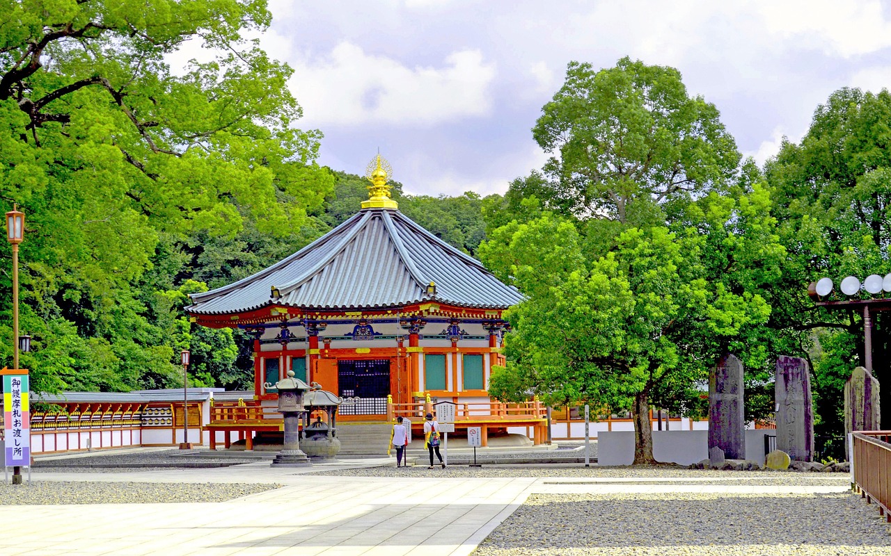 日本旅游攻略：从京都清水寺到东京迪士尼，四季美景与美食全指南