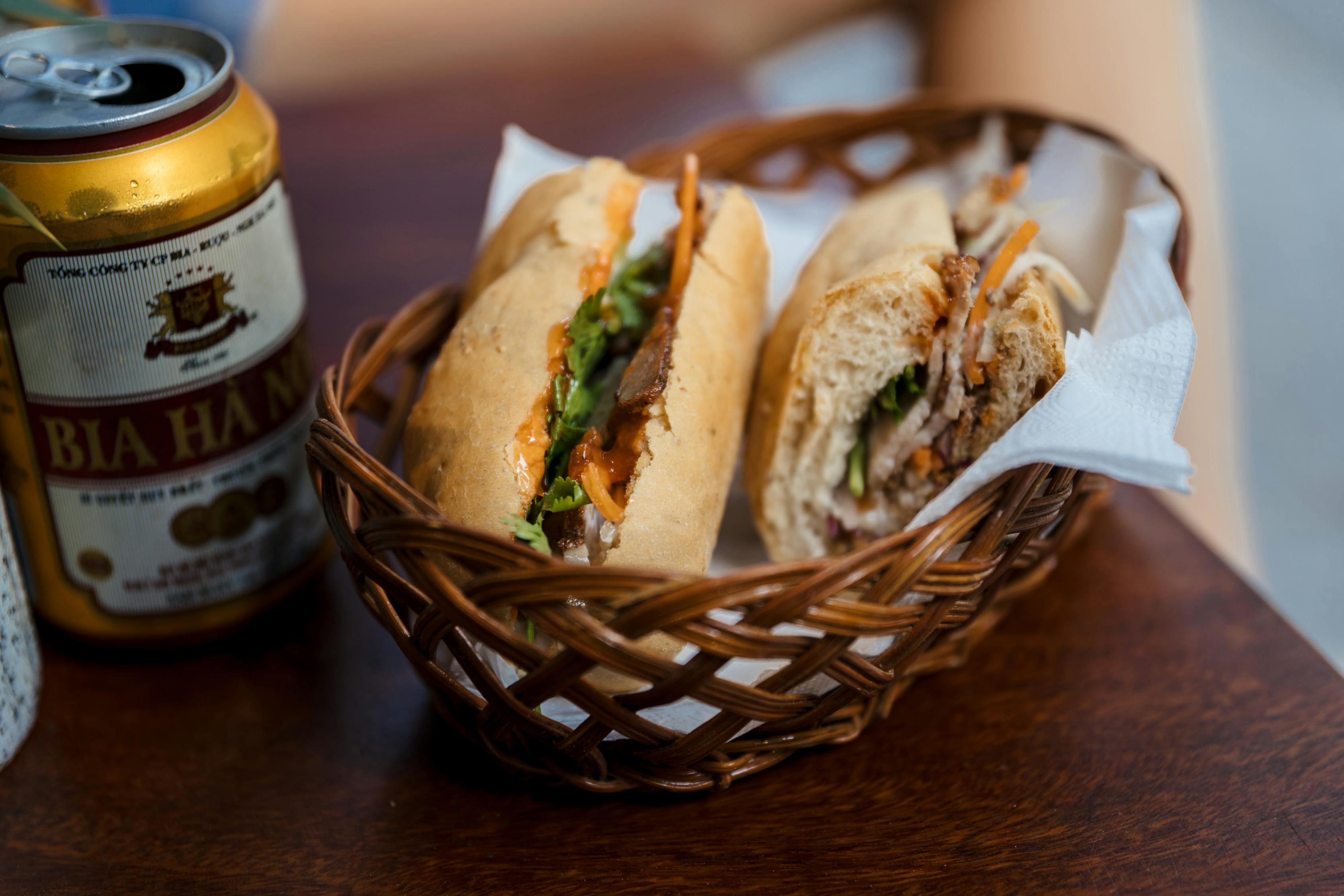 老头儿油爆虾：杭州地道美味，酥脆鲜香，在家也能轻松复刻