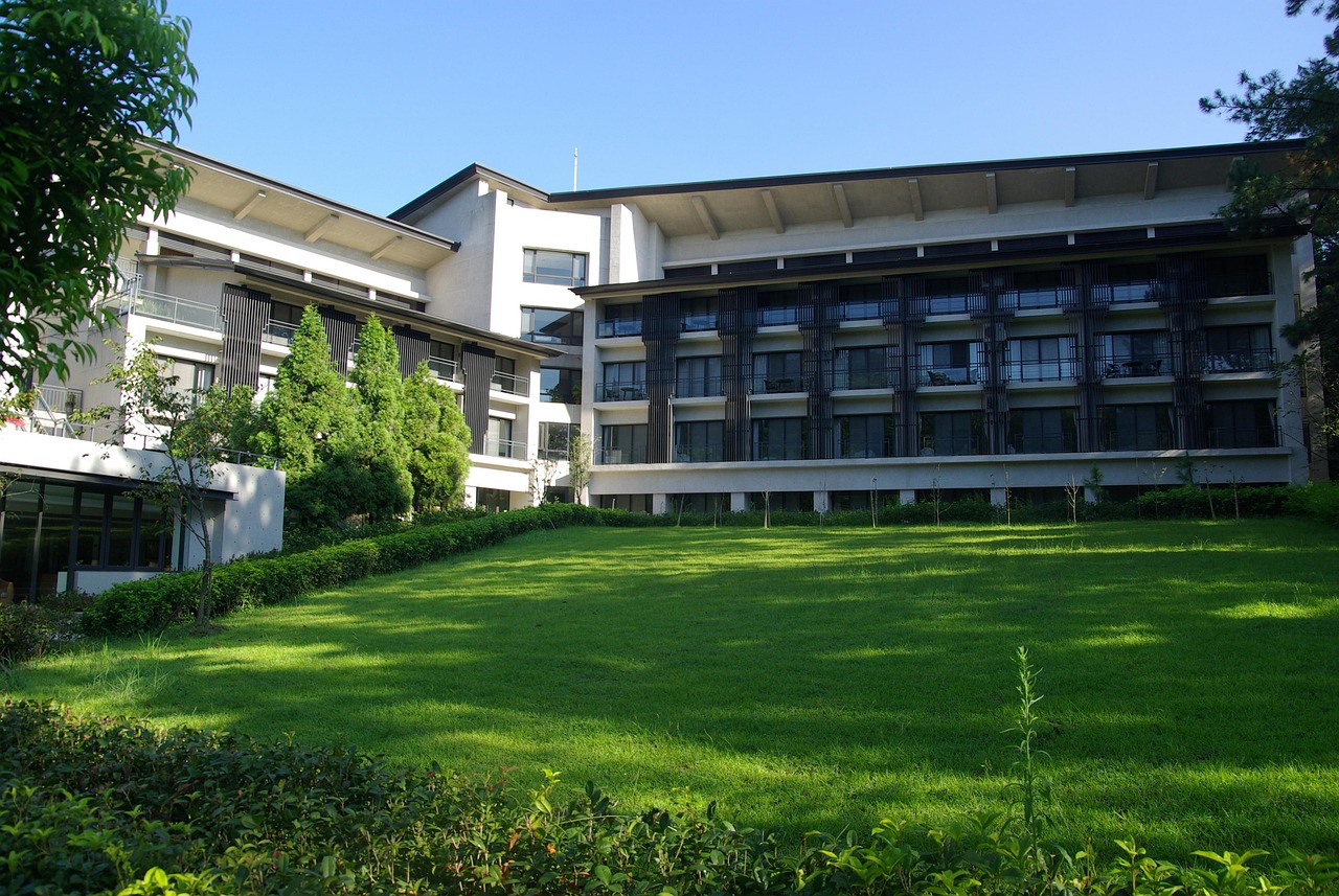 兴国宾馆：百年历史与现代舒适的完美融合，体验上海传奇建筑的优雅与便利