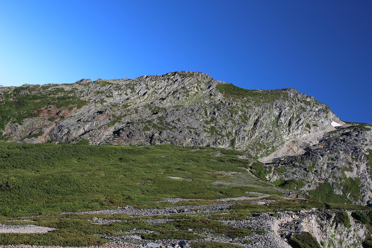 富士山是私人的吗？揭秘这座日本圣山独特的混合所有权与登山全指南