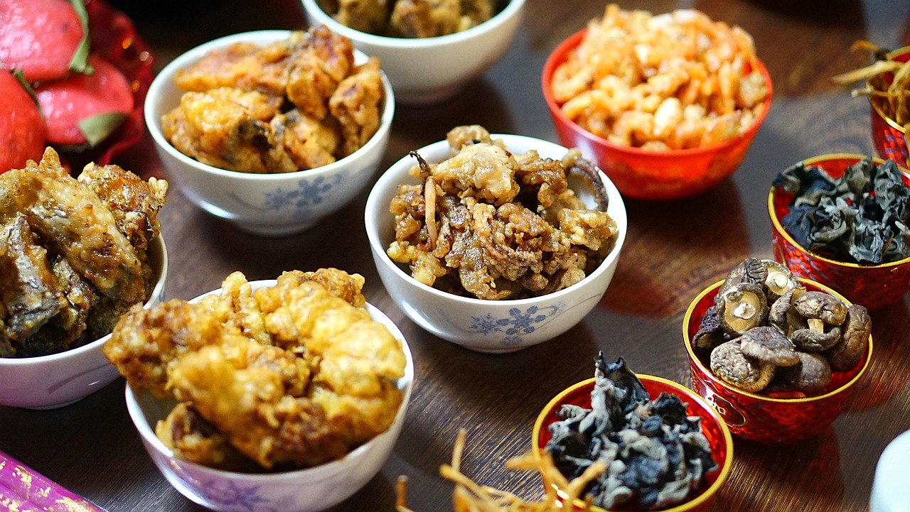 成都特产选购指南：从火锅底料到蜀锦工艺，轻松带回家乡味
