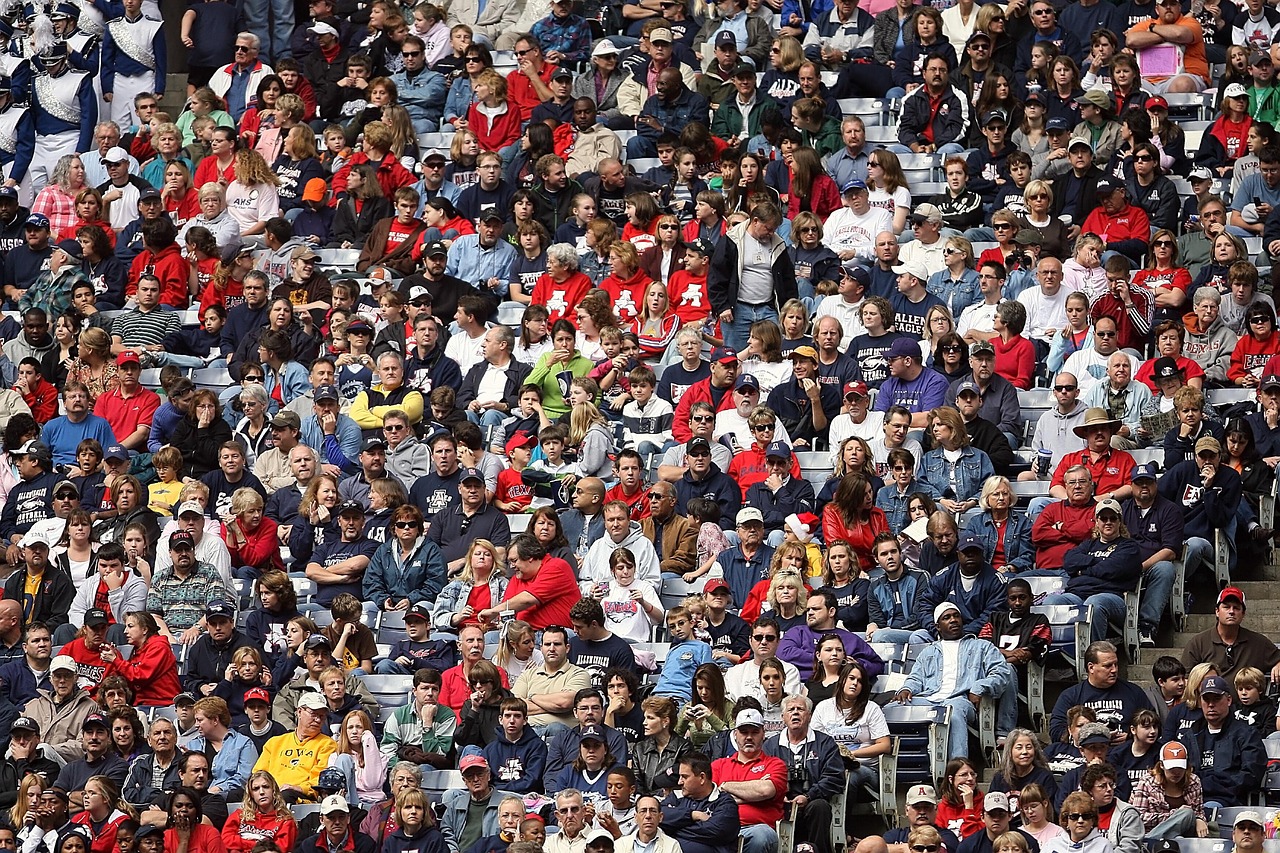 上海八万人体育场全攻略：座位视野、交通餐饮、赛事演出体验一网打尽