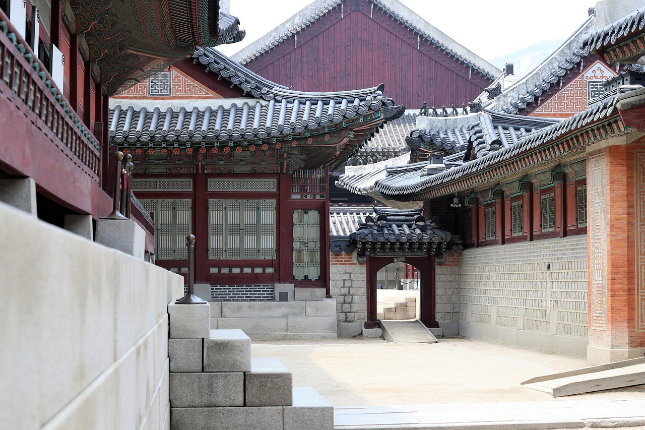 沈阳故宫简介：探索清朝入关前的皇家宫殿，感受满汉文化交融的独特魅力