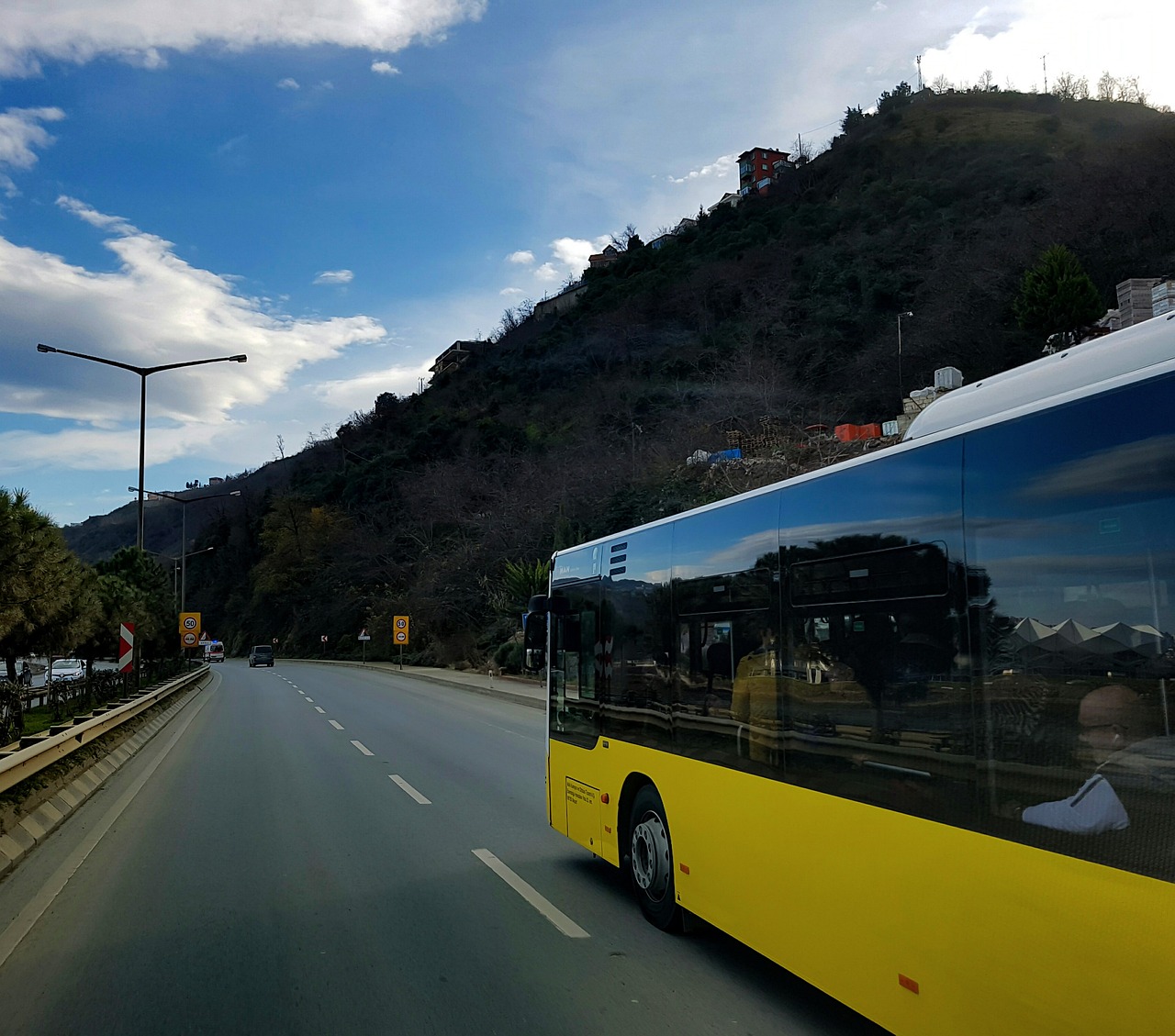 十里蓝山旅游攻略：最佳游览时间、交通路线、住宿美食全解析，轻松规划完美旅程