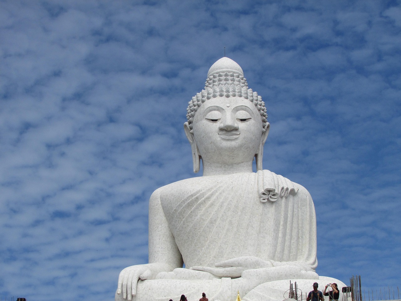 河南平顶山旅游攻略：探索尧山、中原大佛等景点，体验自然风光与千年文化