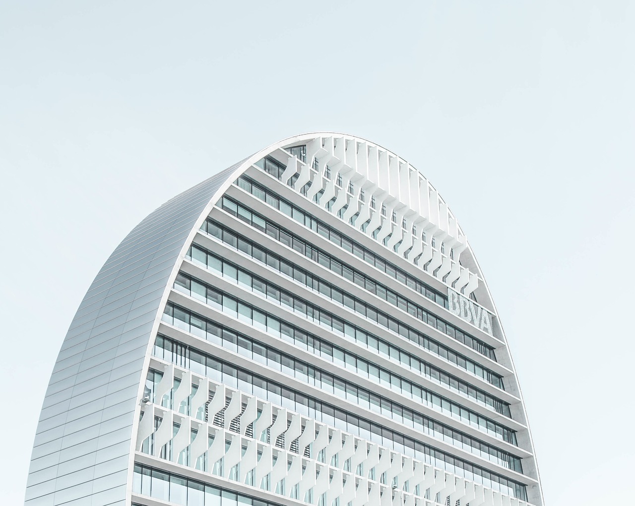 贝聿铭和他的建筑作品：探索几何、光线与文化的完美融合，带你轻松领略大师的非凡创造力