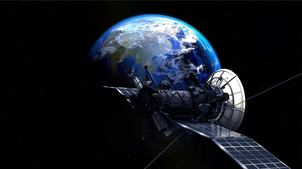 地球卫星：从定义到未来，揭秘太空中的地球守护者如何让生活更便捷