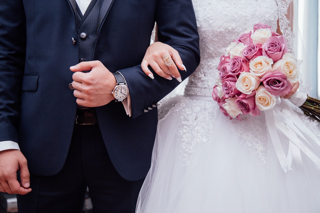 名门新娘婚纱选择与婚礼策划全攻略：轻松打造完美婚礼，避免踩坑烦恼