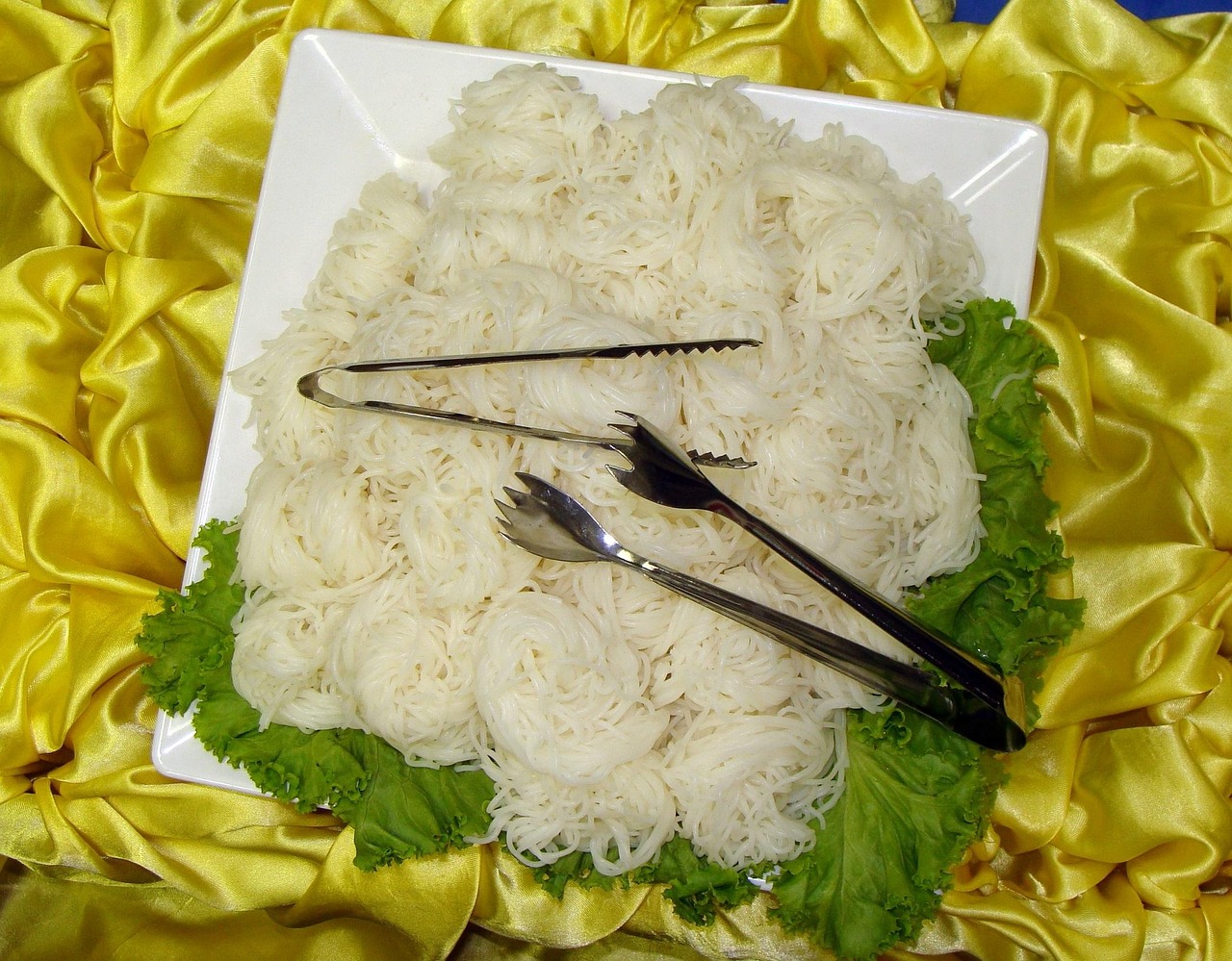 广西柳州旅游美食与投资指南：探索工业山水名城，品味螺蛳粉文化，发现发展机遇