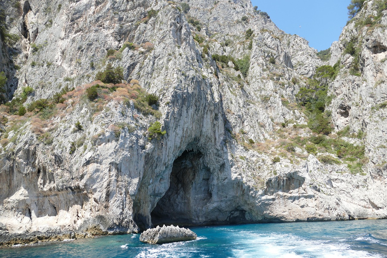 云阳龙缸旅游攻略：揭秘壮丽天坑与特色体验，轻松规划完美旅程