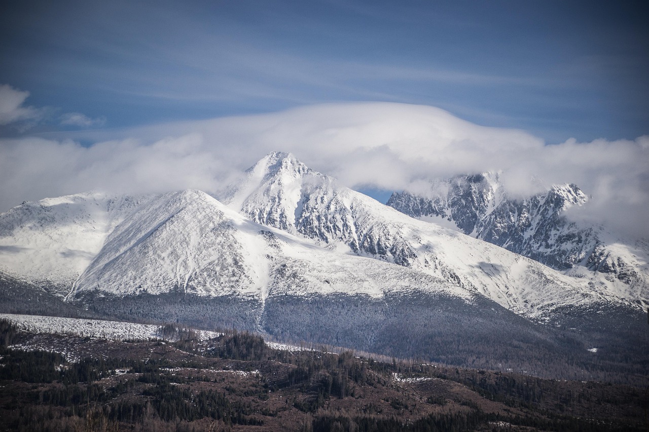 哈巴雪山攀登攻略：从装备到路线，轻松征服5396米雪山之巅的完整指南