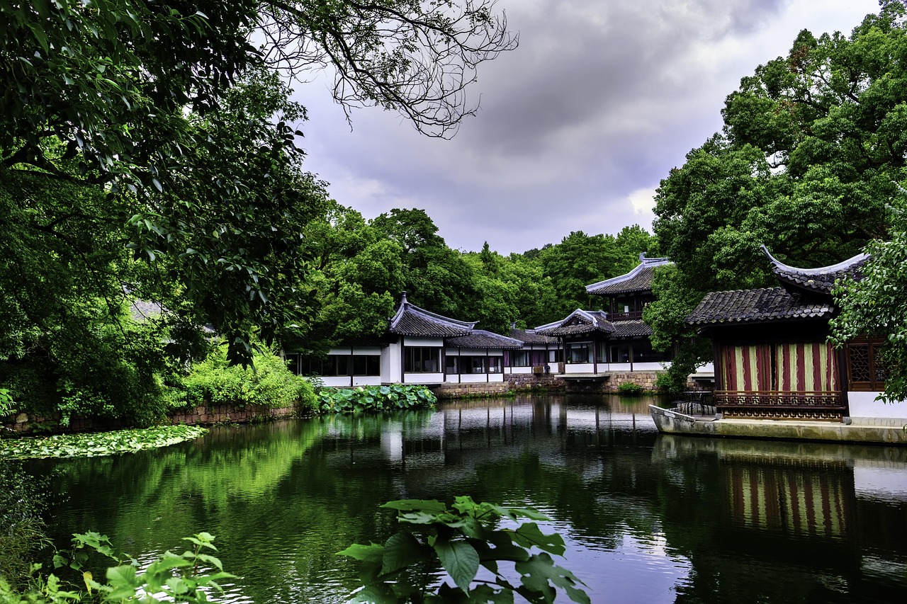 新叶古村旅游攻略：避开人潮，轻松探索800年古村落的隐秘美景与悠闲时光