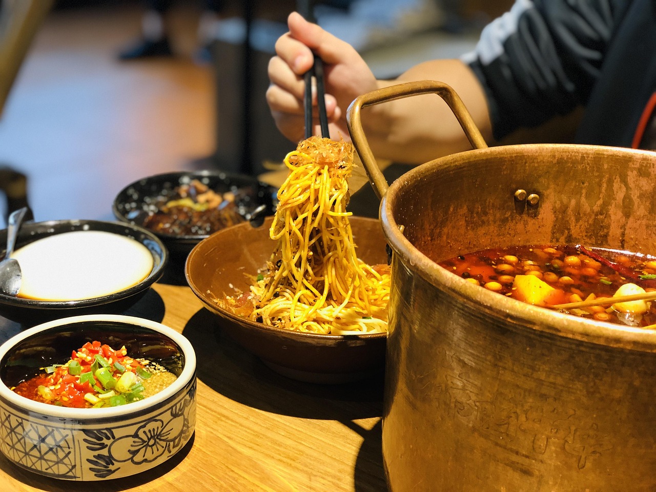 四川的美食：麻辣鲜香的味觉盛宴，带你解锁地道川菜与火锅的快乐密码