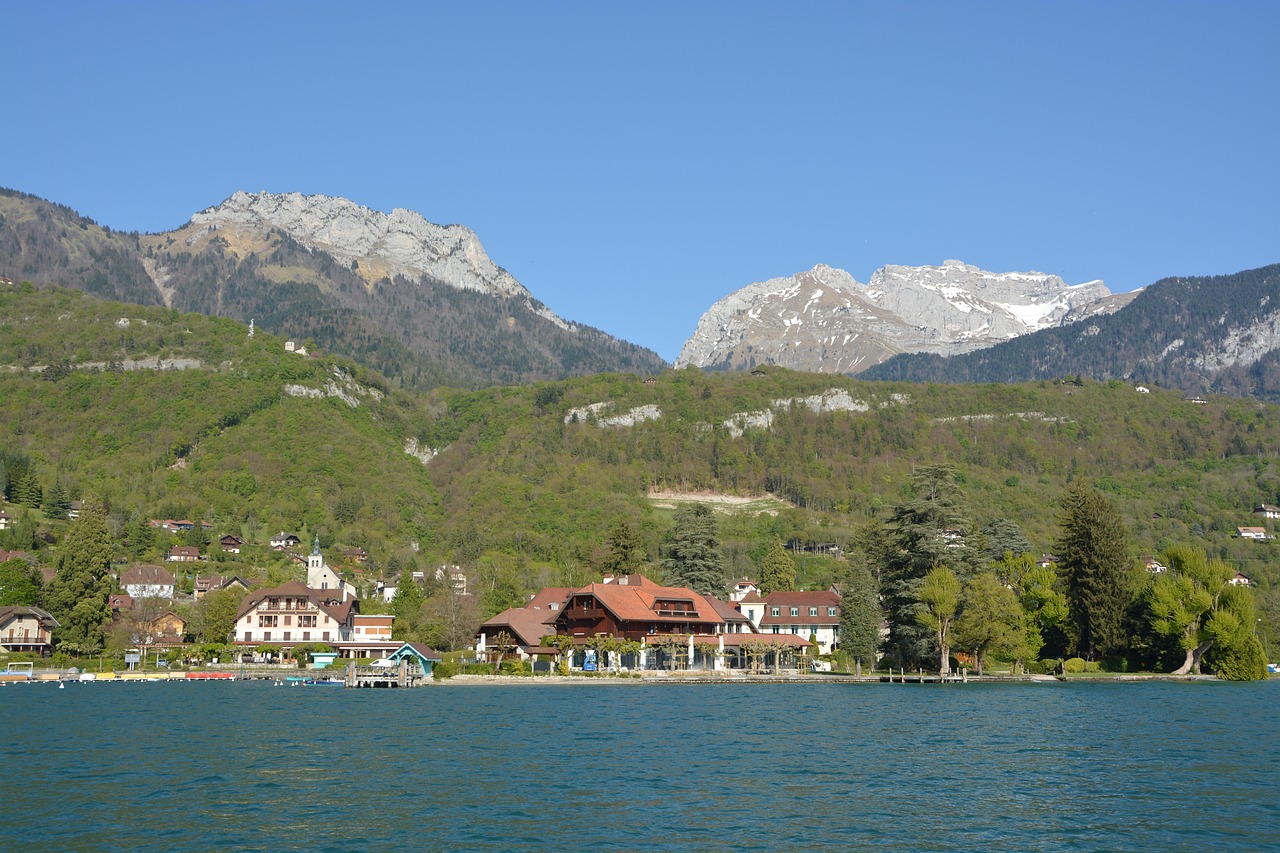 鹤地水库旅游攻略:轻松解锁广东碧绿翡翠的绝美景点与游玩路线