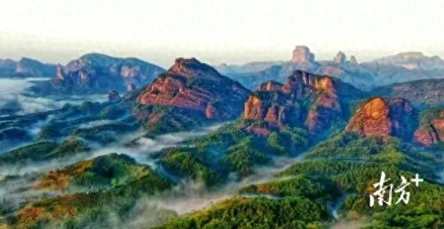 “来自60多个国家的旅游达人相聚韶关,丹霞山用山水与非遗赢得满堂喝彩”