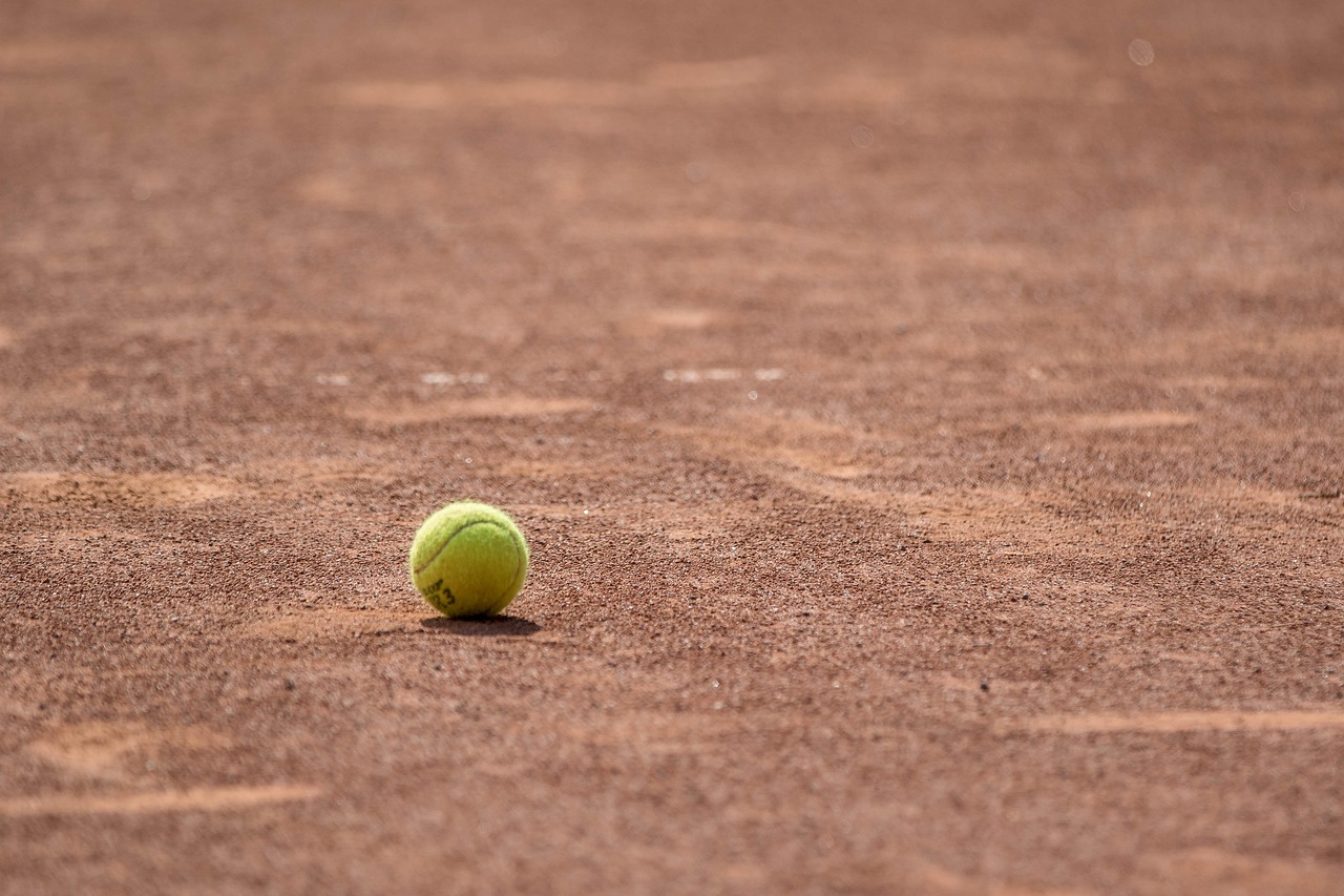 罗兰加洛斯网球公开赛:红土盛宴的百年传奇与观赛全攻略