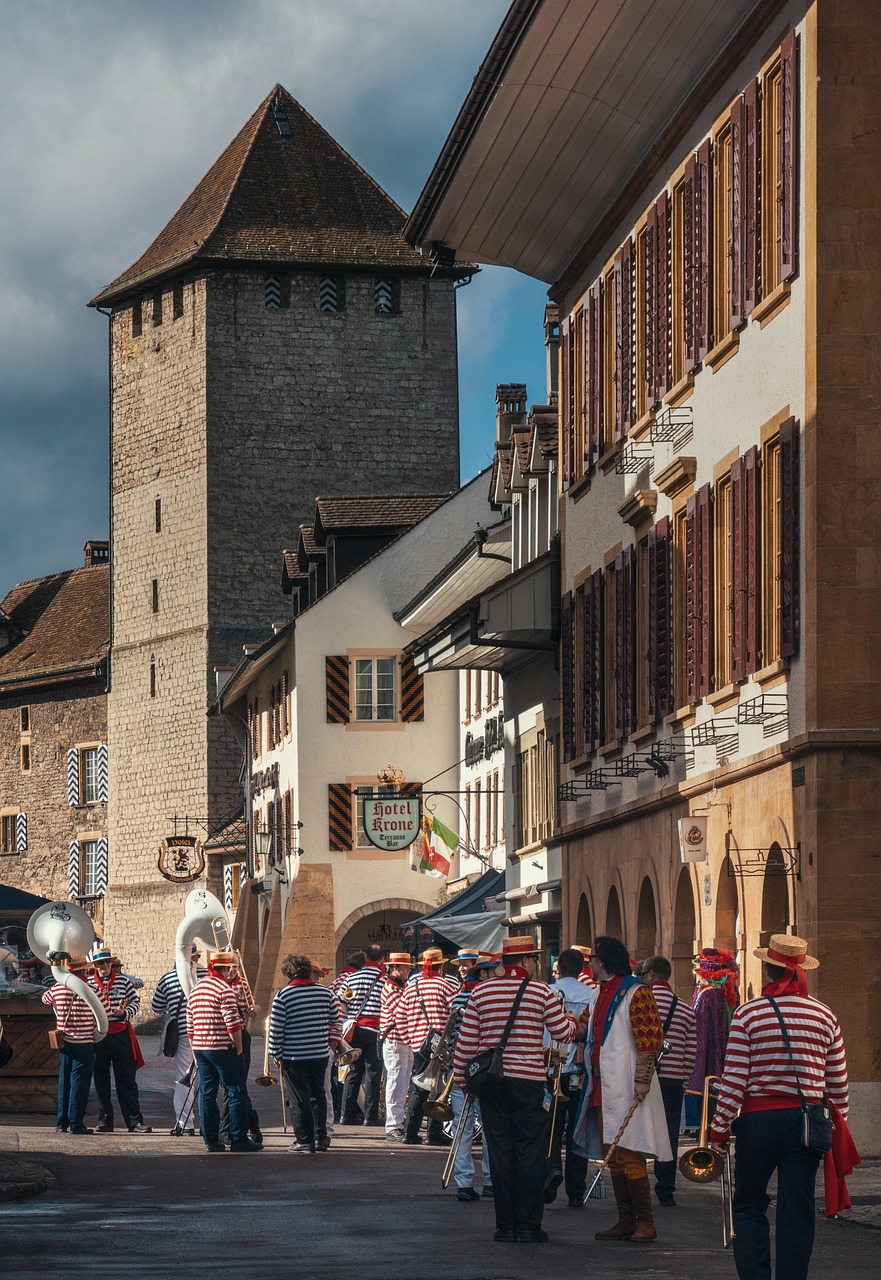 探索冉庄地道战遗址：沉浸式体验红色智慧之旅，感受历史与当下的情感连接