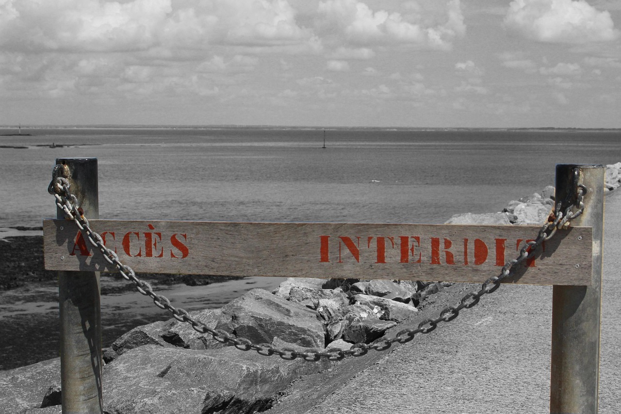 鳌太穿越攻略:安全完成120公里高海拔徒步的完整指南,避开风险享受壮丽风景