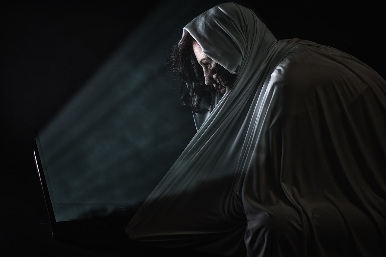 莱纳你坐啊什么梗?揭秘《进击的巨人》经典名场面背后的网络爆火密码