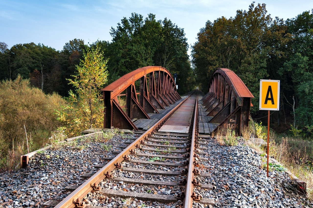 北盘江特大桥：世界最高桥梁如何跨越天堑，缩短云贵4小时车程