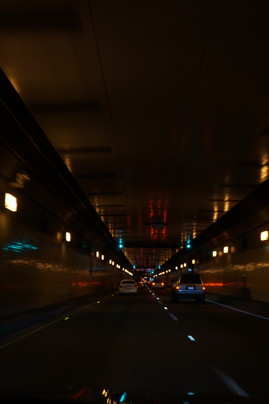 青岛海底隧道：跨越天堑的梦想之路，让海湾两岸生活更便捷